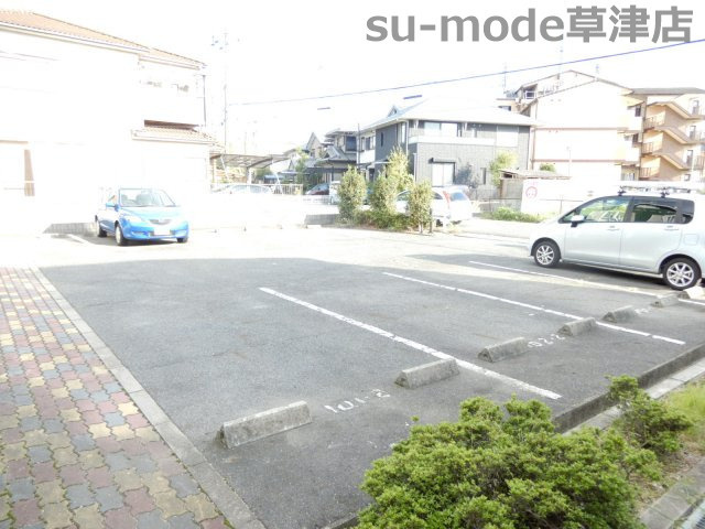 【駐車場】 | リバティスペースI | 駐車場に車を止められます