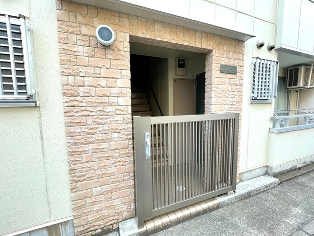 シャルム高円寺のエントランス|★レンガ調のエントランスです★