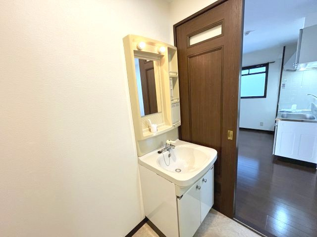 サニーフラットの独立洗面台