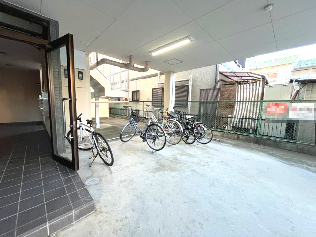 サニーフラットの駐車場