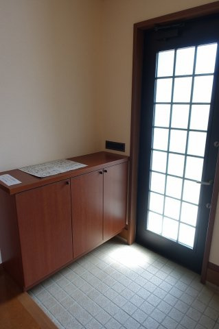 青山貸家Bの玄関
