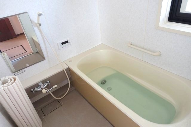 青山貸家Bの浴室