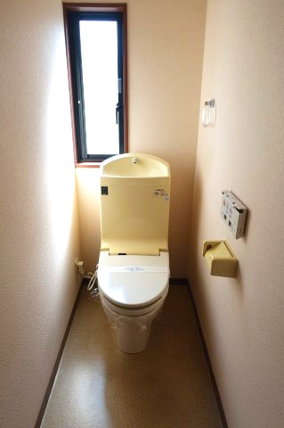 青山貸家Bのトイレ