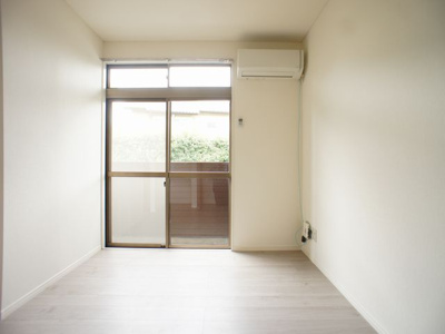 【寝室】 | アズマハイツ | 快適に過ごせるエアコンが付いています♪