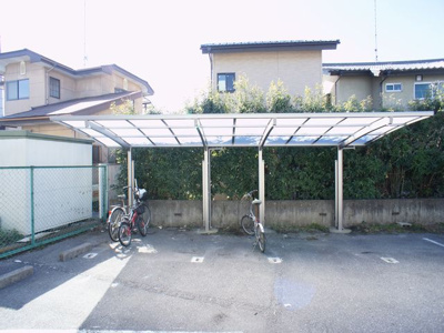 【その他共用部分】 | アズマハイツ | 屋根付きの駐輪場があります♪
