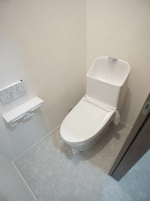 【トイレ】 | アズマハイツ | 温水洗浄暖房便座機能付きです♪