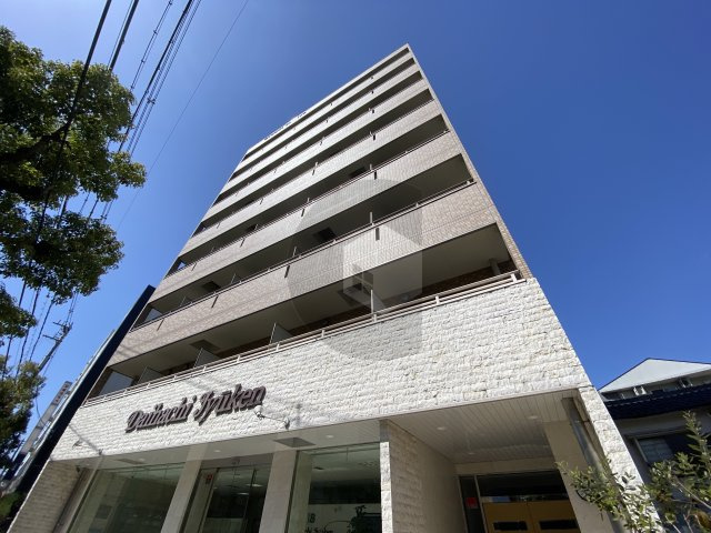 グランディ小阪の外観