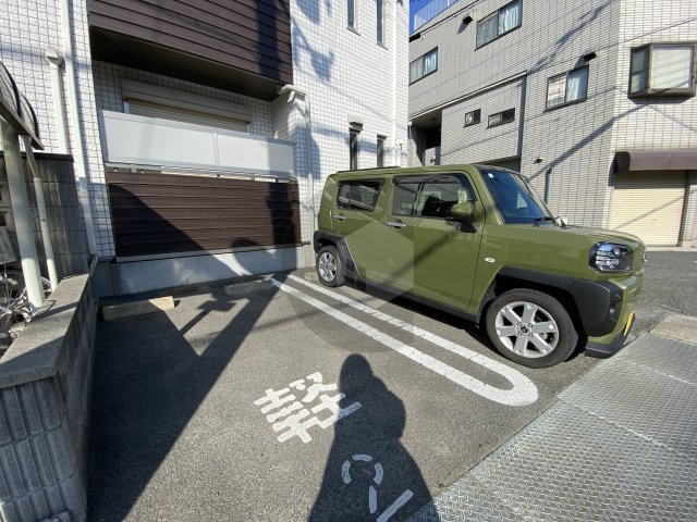 モデナ高井田の駐車場