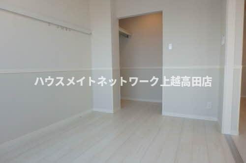 ロイヤルエステートⅡの内装|洋室5.3帖