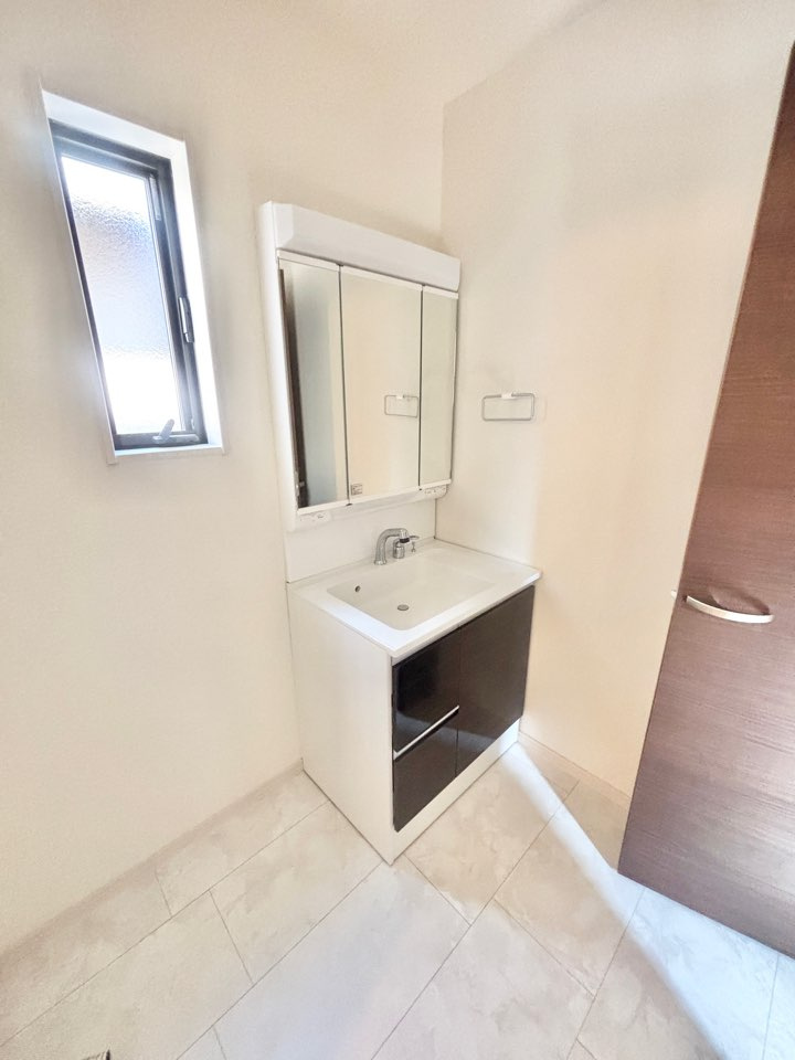 リーブルガーデン蟹江町西之森　全1棟　新築戸建の独立洗面台|独立洗面化粧台が付いています