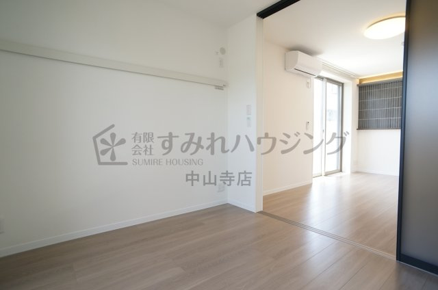 シティライツ中山寺の洋室