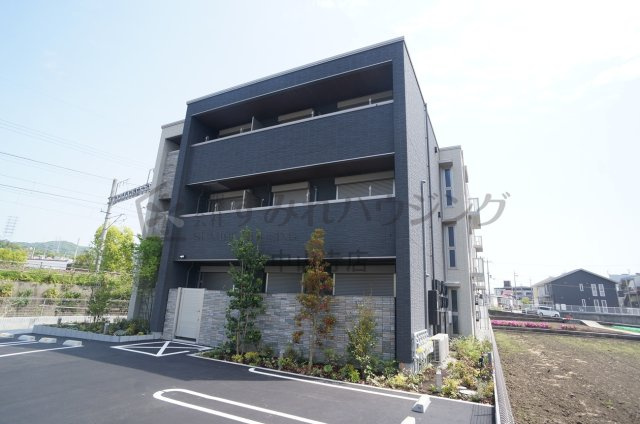 シティライツ中山寺の外観