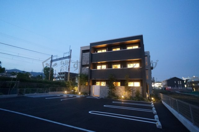 シティライツ中山寺の外観