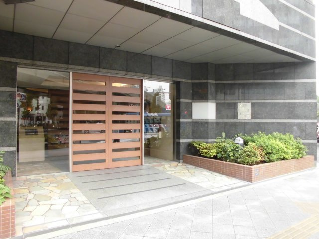 クレストフォルム上野グランステージ　のエントランス