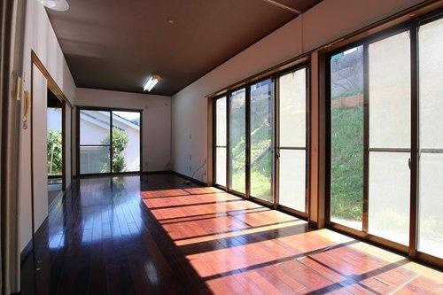 城山2丁目中古住宅の居間・リビング