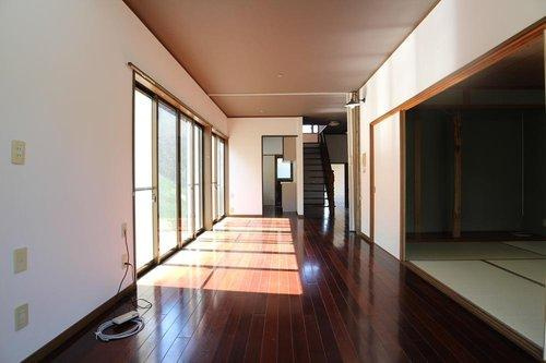 城山2丁目中古住宅の居間・リビング