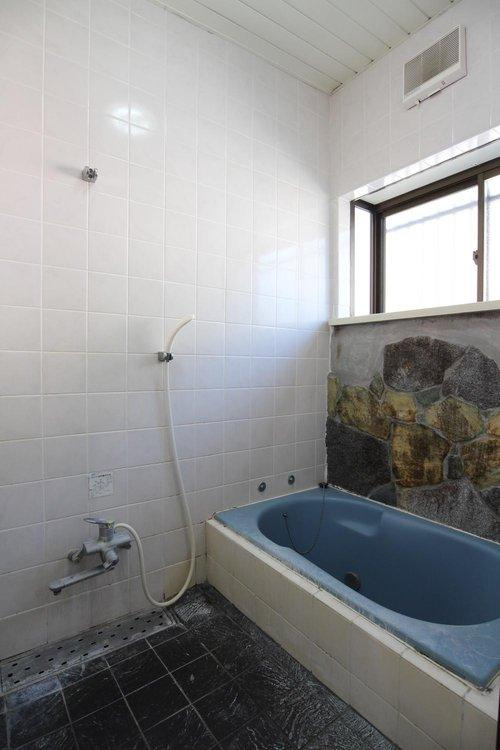 城山2丁目中古住宅の浴室