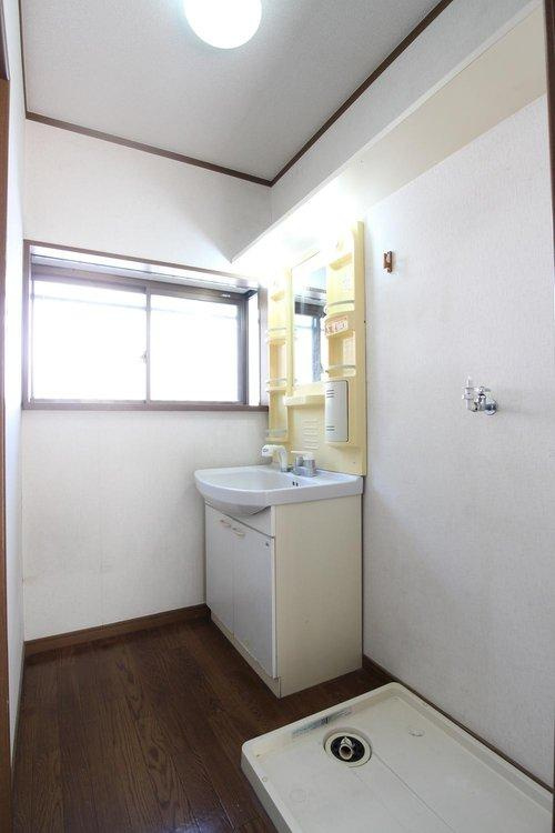 城山2丁目中古住宅の洗面所