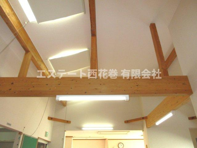 若葉町　サンガ貸事務所の内装|高い天井