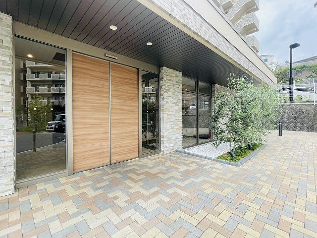 【エントランス】 | ベルヴィ香椎六番館