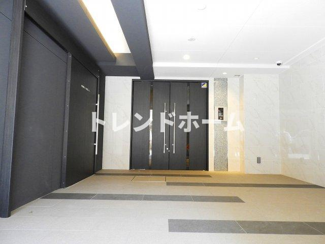 ファーストフィオーレ心斎橋イーストⅢのエントランス|選べる家電プランあり！！