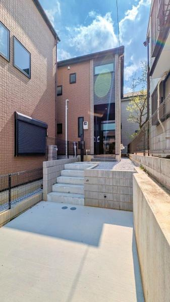 横浜市青葉区つつじが丘の新築一戸建の外観|周辺は生活利便施設が点在しています。
是非一度、現地へお越しください！