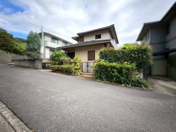 岩出市西安上　中古戸建の前面道路含む現地写真