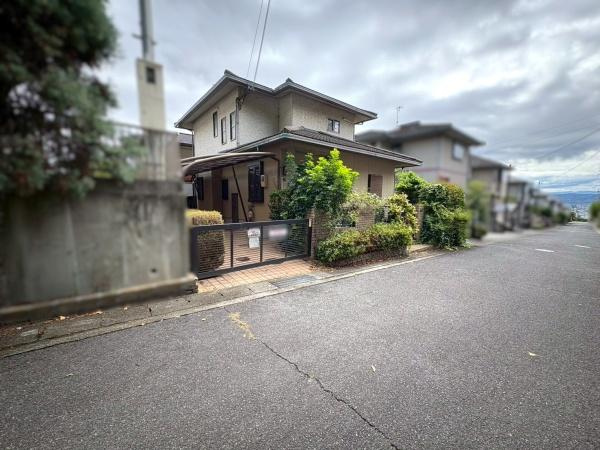 岩出市西安上　中古戸建の前面道路含む現地写真