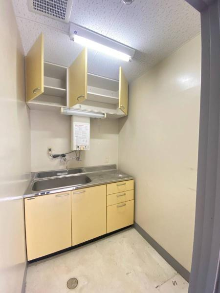 田辺市下屋敷町　ビルのキッチン