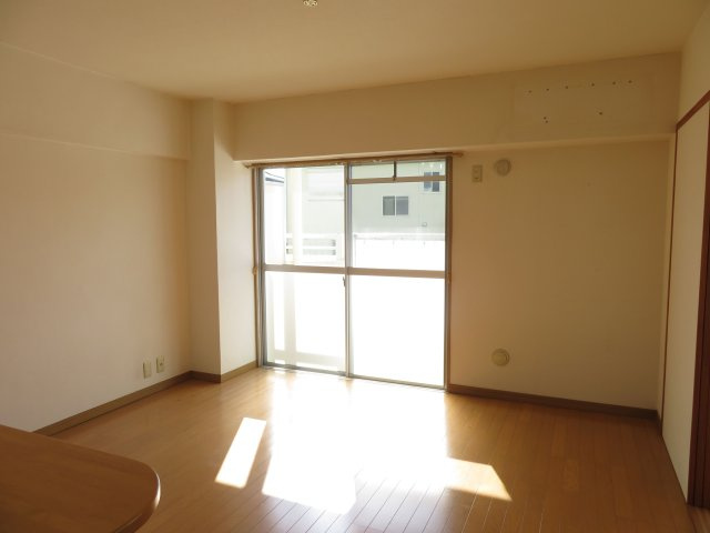 フジマンション【キャッシュバック対象物件】の居間・リビング|居間です