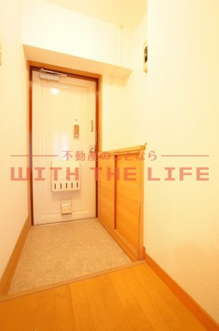 フジマンション【キャッシュバック対象物件】の玄関|収納もある玄関です