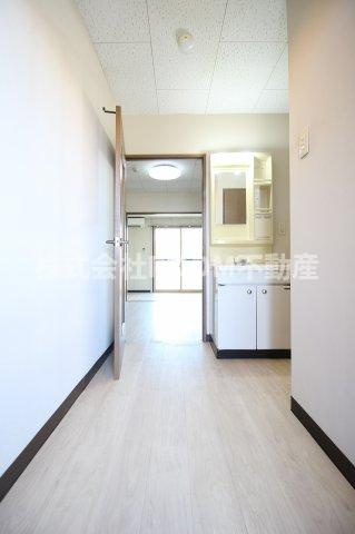 JCSマンションの内装|明るい室内です