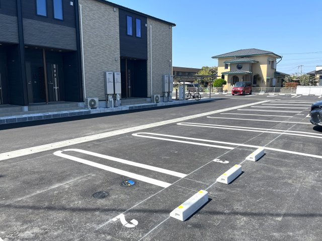 ユニバース　Ⅱの駐車場