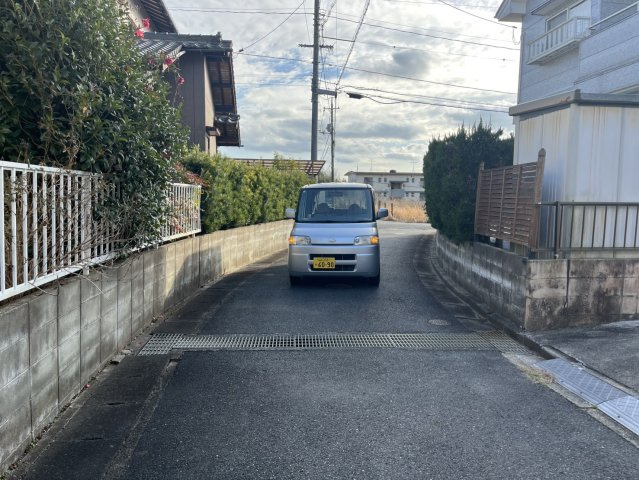 【前面道路含む現地写真】