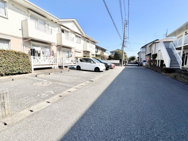 b’CASA四街道ⅢB re-bornの駐車場|駐車場に車を止められます