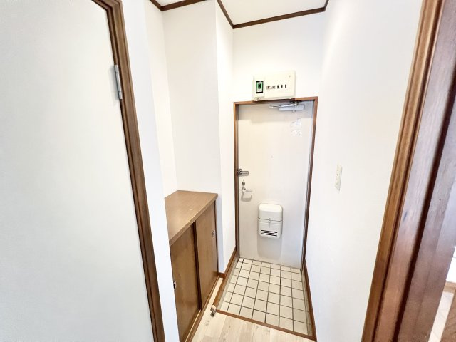 b’CASA四街道ⅢB re-bornの玄関|※別部屋参考写真