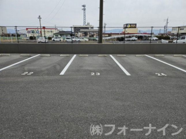 オーヴィジョン佐賀グランテラスの駐車場