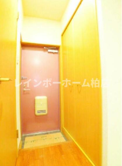 経済的な都市ガス☆ネット無料☆駐輪場あり☆の玄関|ゆったりとした玄関です