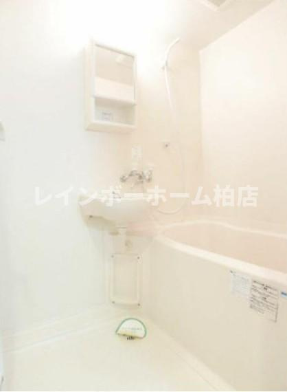 経済的な都市ガス☆ネット無料☆駐輪場あり☆の浴室|日々の疲れを癒すお風呂付です