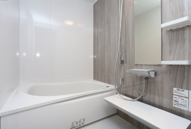 エメラルドマンション草津青地Ⅰ　天然木フルリノベーションの浴室