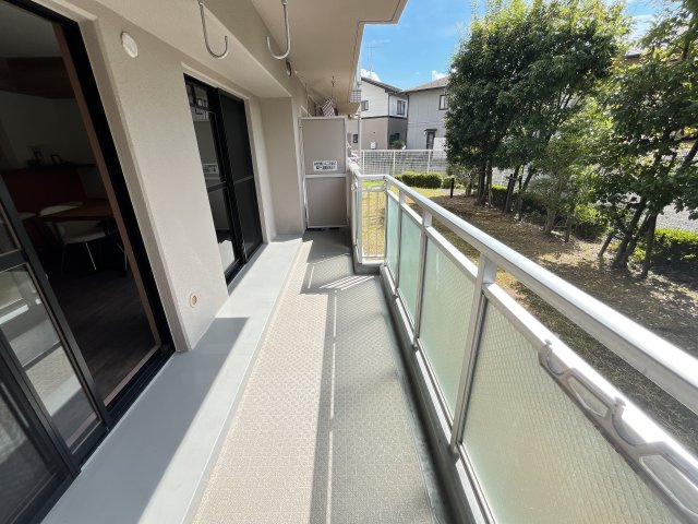 エメラルドマンション草津青地Ⅰ　天然木フルリノベーションのバルコニー