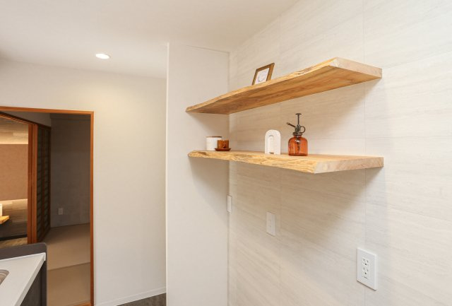 エメラルドマンション草津青地Ⅰ　天然木フルリノベーションのダイニング