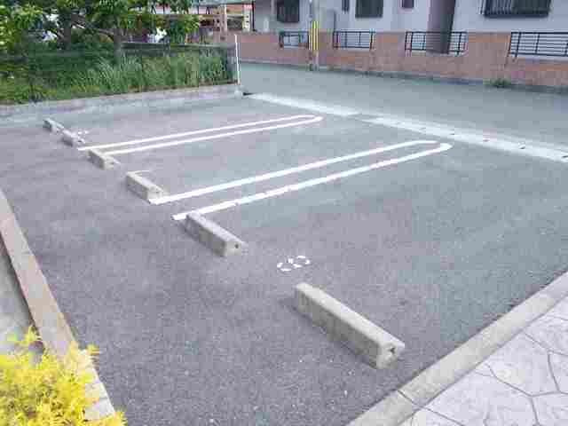 エリタージュＡの駐車場