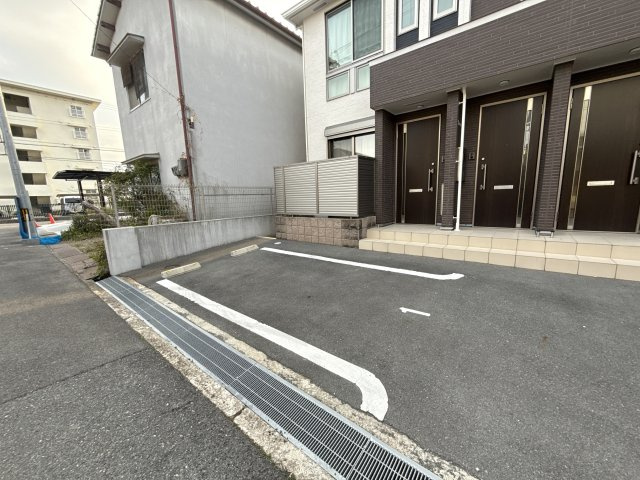 プランドールメゾンⅡの駐車場