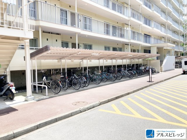 志木ニュータウン南の森壱番街15号棟の駐輪場