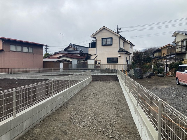 Livele Garden.S あきる野伊奈第7期　新築　2号棟（全2棟）の前面道路含む現地写真