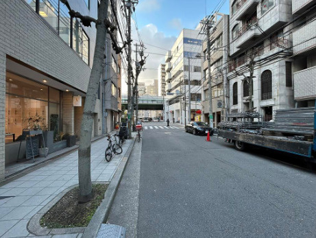 南ビルの周辺|前面道路です