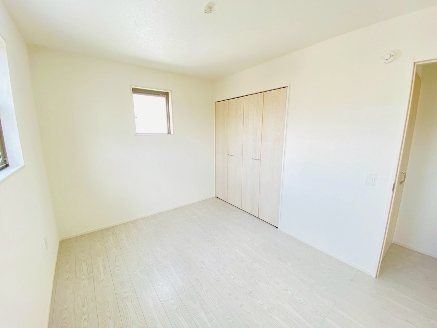 よかタウン／菊池郡大津町美咲野4丁目1期／１号棟の洋室|各部屋専用の収納があります。上手に使ってお部屋をスッキリ。