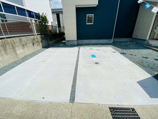 よかタウン／菊池郡大津町美咲野4丁目1期／１号棟の駐車場|駐車スペースは３台分です。