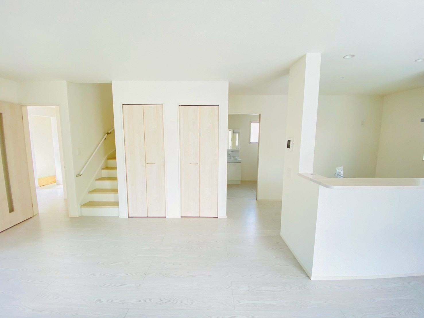 よかタウン／菊池郡大津町美咲野4丁目1期／１号棟の居間・リビング|ゆとりのあるリビング。水回りがまとまっていて家事の動線も使いやすいです。